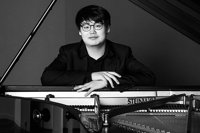 Fr 9. Juni, 16.30 Uhr: Konzert mit Pianist Junhyung Kim im Blumenmeer