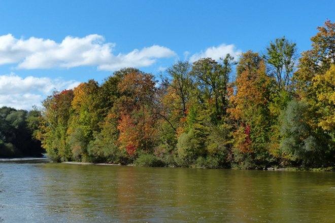 Fotografie Uferlandschaft Fluß Isar.
