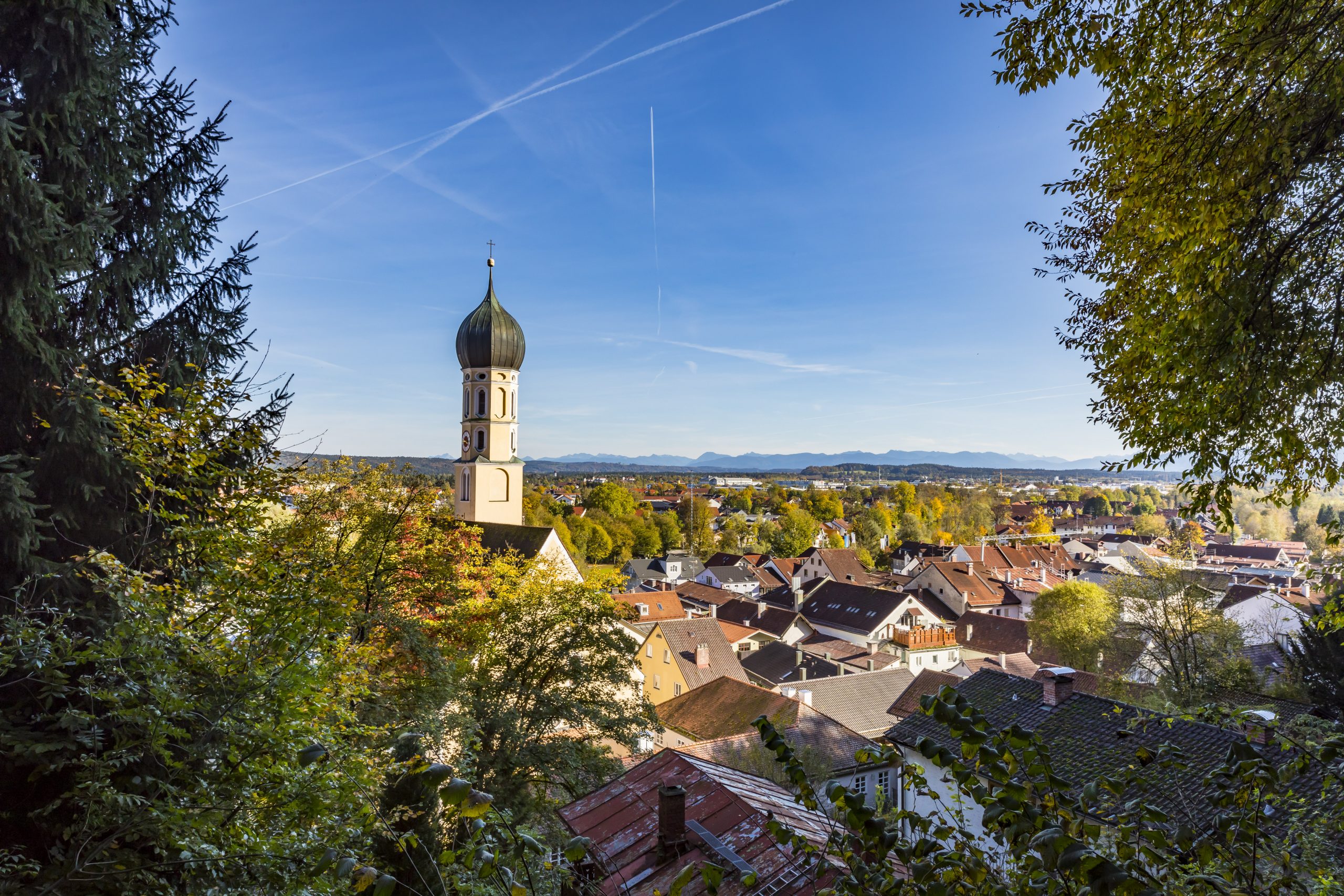 Panoramafotografie: Ansicht der Stadt Wolfratshausen in Oberbayern