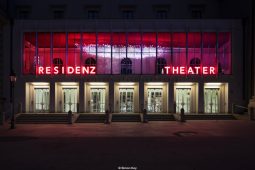 Residenztheater, ingo maurer lichtinstalation / Simon Koy