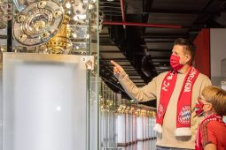 FC Bayern Museum, 08_20_TT_FCB_Teaser_1_Bild_Kind_Maske