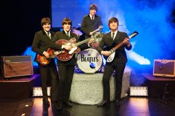 all you need is love, TT_Deutsches_Theater_aynil-das-beatles-musical-2021-1_LP_1040x693