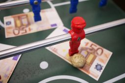 sports-4518188_1280, Sportwetten, Abbildung 1: Immer mehr Menschen finden Gefallen an Online-Glücksspiel und dabei besonders an Sportwetten.