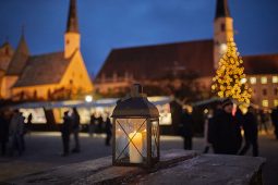 Altöttinger Christkindlmarkt, TT_Christkindlmarkt-Altoetting_11_22_-Kapellplatz-Foto-Tourismusbuero-Altoetting-DIRSCHLcom_LP_660x440