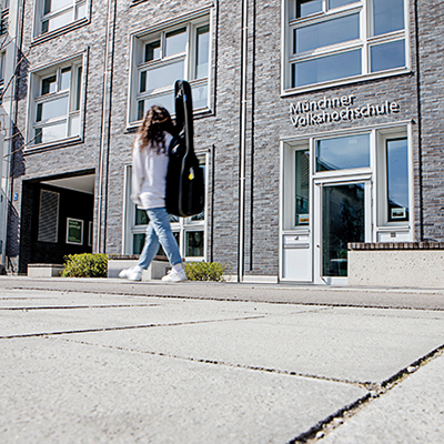 Nord, Moosach, Baubergerstraße; Stadtteilzentrum; MVHS; Münchner Volkshochschule; lernen; modern; Bildung; Kurse; einladend; Bildungsprogramm, Galerie, Standorte, Nord_Moosach_MVHS_20200315_FotoLoredanaLaRocca_LROC0229_App