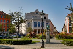 Gärtnerplatztheater Spielzeit 2025/2026, TT_09_24_Fueller_Gärtnerplatztheater_herbst_gpt-aussen_10a3706-christianpogozach_Teaser_1040x693