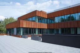 Archäologische Staatssammlung Kinderprogramm, TT_03_25_Teaser_Archäolog_Staatssammlung_Dachterrasse_leer__c__ASM__Stefanie_Friedrich_1040x693