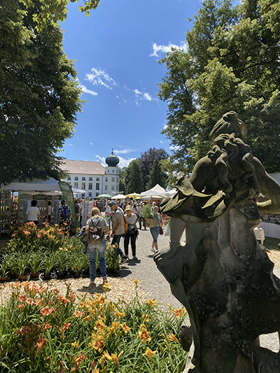 Gartentage Schloss Tüßling, TT_06_25_Lodhe_Tuessling_Taglilien+Schloss_LP_400