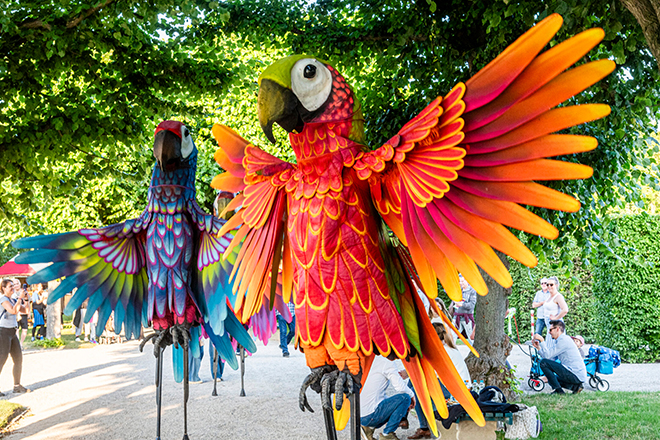 Tollwood Sommerfestival, TT_07_25_Tollwood_3_tw25-so-walk-act-teatro-pavana-papagalli-c-teatro-pavana_LP_660x440