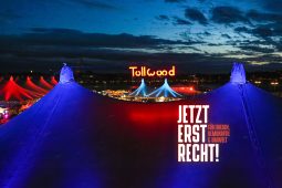 Tollwood Winterfestival 2025, TT_11_25_Tollwood_2_tw-motto-wi25-montage-zeltdach-web-foto-berndwackerbauer-300-rgb_LP_1040x693