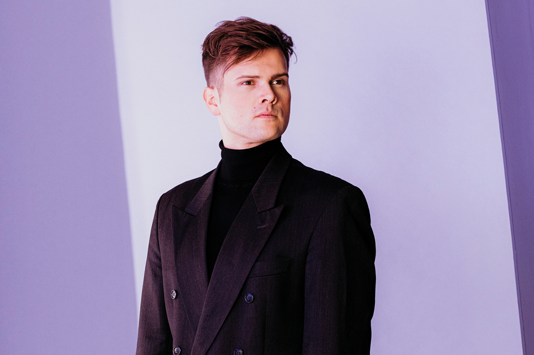 Kilian Sladek – Winterreise x Jazzstandard Kilian Sladek verbindet Schuberts "Winterreise" mit Jazzinterpretationen von Tony Bennett und Bill Evans im Münchner Künstlerhaus.