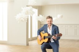 Der klassische Gitarrist Dimitri Lavrentiev bei einem Konzert, Dimitri Lavrentiev München, 1026_DimitriLavrentiev