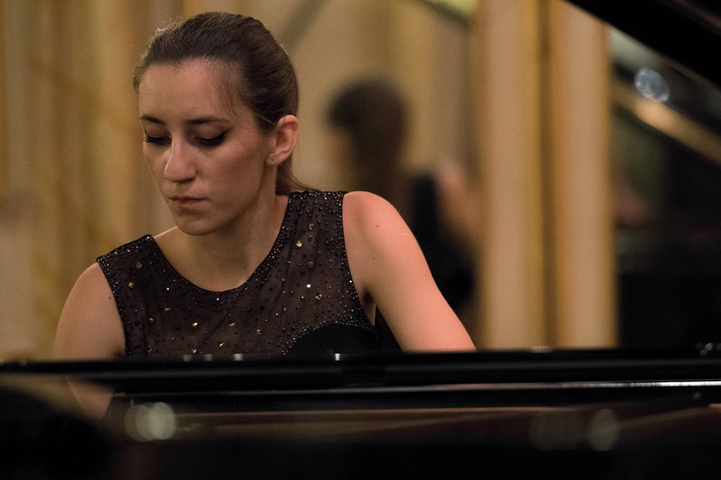 Mimoza Keka – From Shadows to Light Die Pianistin und promovierte Musikwissenschaftlerin Mimoza Keka widmet sich in ihrer Matinee „From Shadows to Light“ ausgewählten Werken von Franz Liszt.