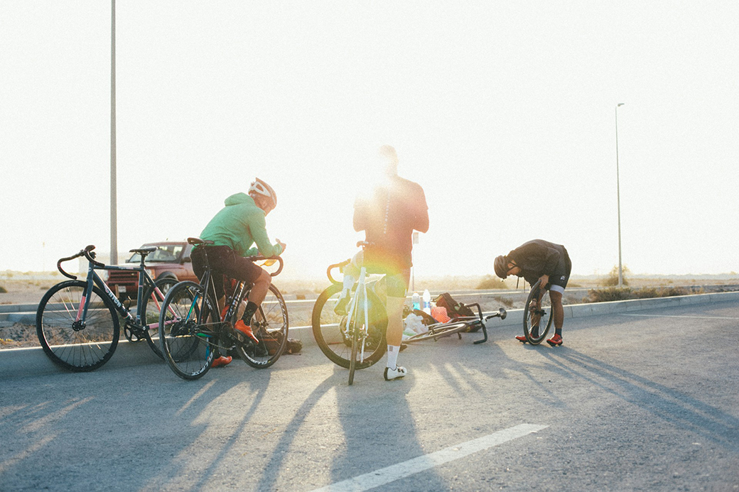 Sport bei Hitze – Tipps für das Training im Sommer Tipps für sicheres Training bei hohen Temperaturen: richtige Kleidung, passende Trainingszeiten und ausreichende Flüssigkeitszufuhr.
